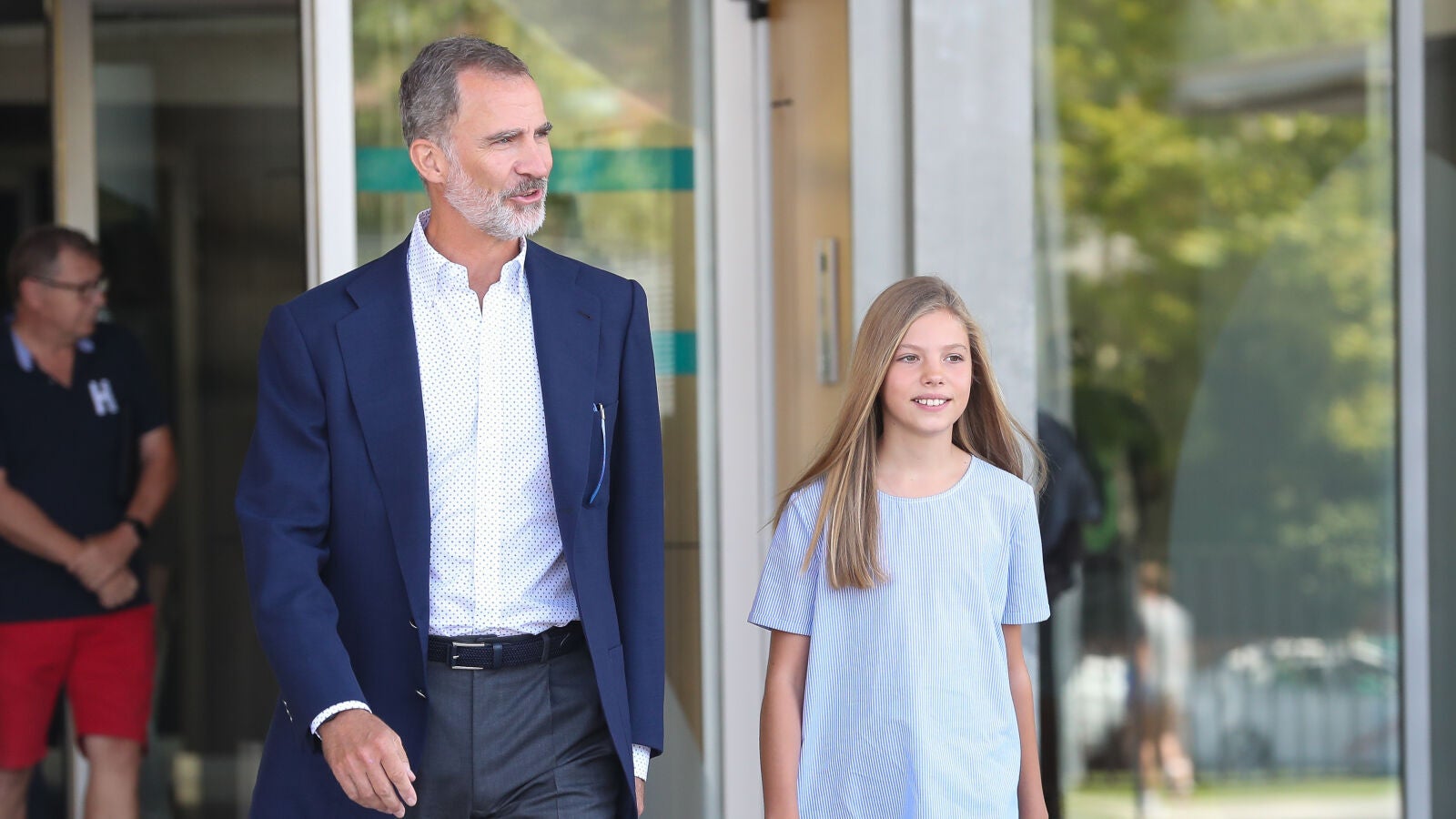 La infanta Sofía se separa de su hermana y de su madre para acudir con el rey Felipe a ver a su abuelo 