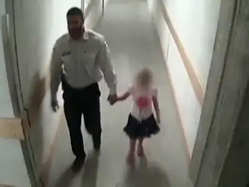 Un agente de seguridad abusa sexualmente de una menor que se había perdido y después la lleva con sus padres Un agente de seguridad abusa sexualmente de una menor que se había perdido y después la lleva con sus padres