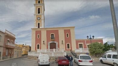 Entra a robar a una iglesia por el techo y acaba malherido encima del altar 
