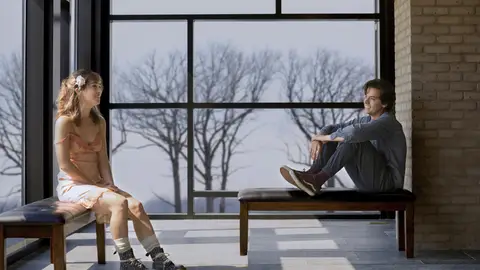 Haley Lu Richardson y Cole Sprouse en 'A dos metros de ti' Haley Lu Richardson y Cole Sprouse en 'A dos metros de ti'