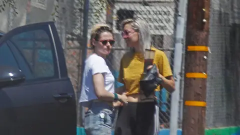 Kristen Stewart y Dylan Meyer Kristen Stewart y Dylan Meyer