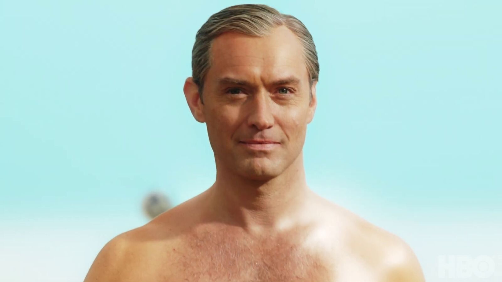 Primer tráiler de 'The New Pope' con un irresistible Jude Law presumiendo de cuerpo en la playa 