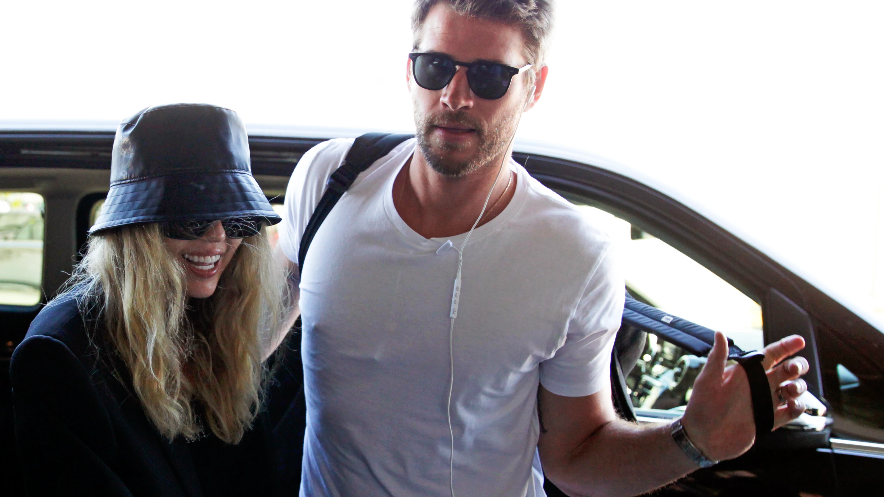 Liam Hemsworth y Miley Cyrus Liam Hemsworth y Miley Cyrus