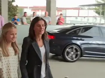 La reina Letizia y el princesa Leonor han encontrado al rey Juan Carlos "contento y hablador" La reina Letizia y el princesa Leonor han encontrado al rey Juan Carlos "contento y hablador"