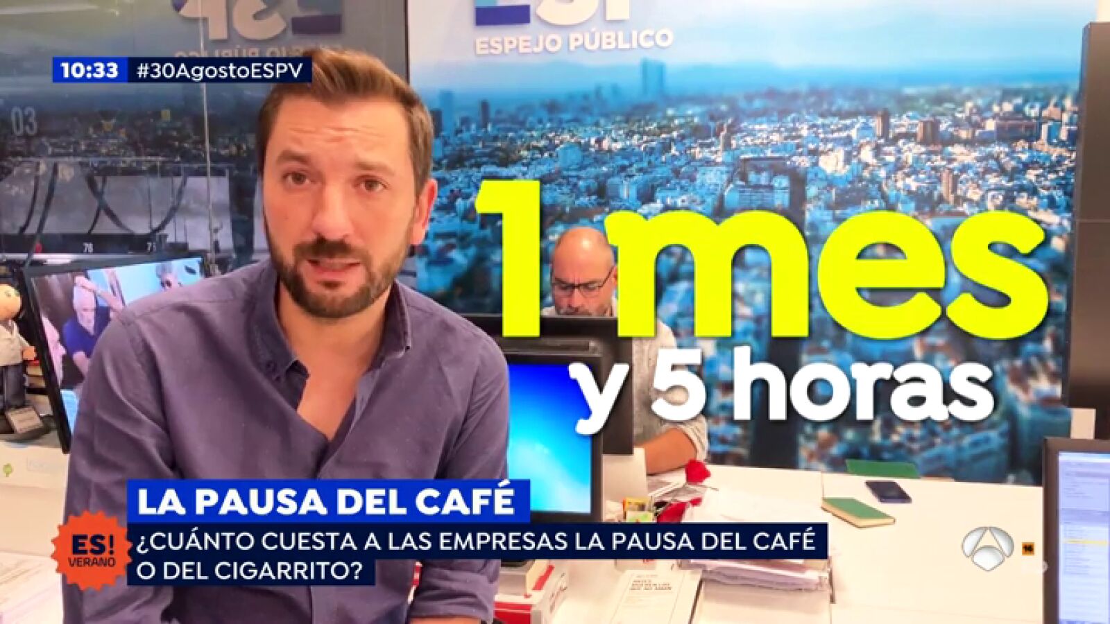 Un reportero de 'Espejo Público' confiesa que gasta un total de un mes y cinco horas en fumar e ir al baño en su jornada laboral