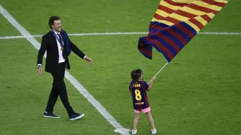 La pequeña Xana junto a Luis Enrique La pequeña Xana junto a Luis Enrique