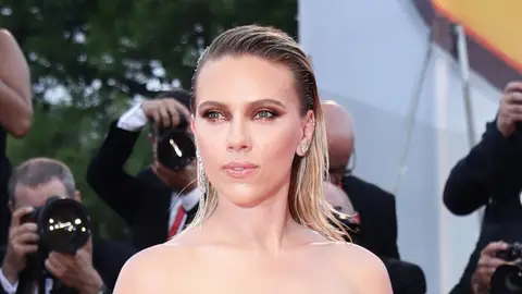 Scarlett Johansson en la alfombra roja del Festival de Venecia Scarlett Johansson en la alfombra roja del Festival de Venecia