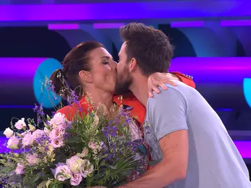 La emotiva despedida entre Silvia Abril y Mikel La emotiva despedida entre Silvia Abril y Mikel