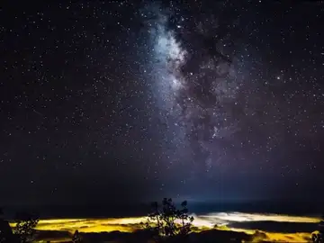 La Vía Láctea, la leyenda del campo de estrellas que guiaba a los peregrinos hasta Santiago La Vía Láctea, la leyenda del campo de estrellas que guiaba a los peregrinos hasta Santiago
