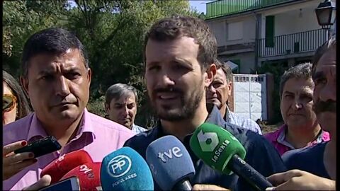 Casado visita las zonas afectadas por la tormenta en Las Navas del Marqu&eacute;s