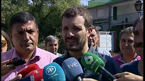 Casado en Las Navas del Marqués (Ávila) Casado visita las zonas afectadas por la tormenta en Las Navas del Marqués