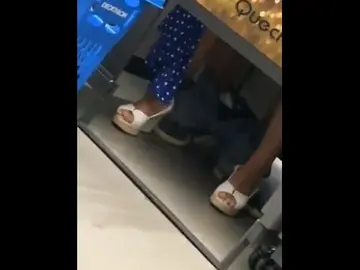 Vídeo: Una pareja practica sexo en los probadores de Decathlon Vídeo: Una pareja practica sexo en los probadores de Decathlon