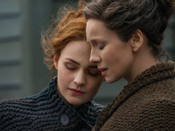 Sophie Skelton y Caitriona Balfe son Brianne y Claire en 'Outlander'