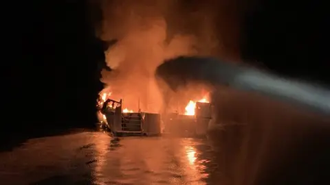Incendio en un barco al sur de California Incendio en un barco al sur de California