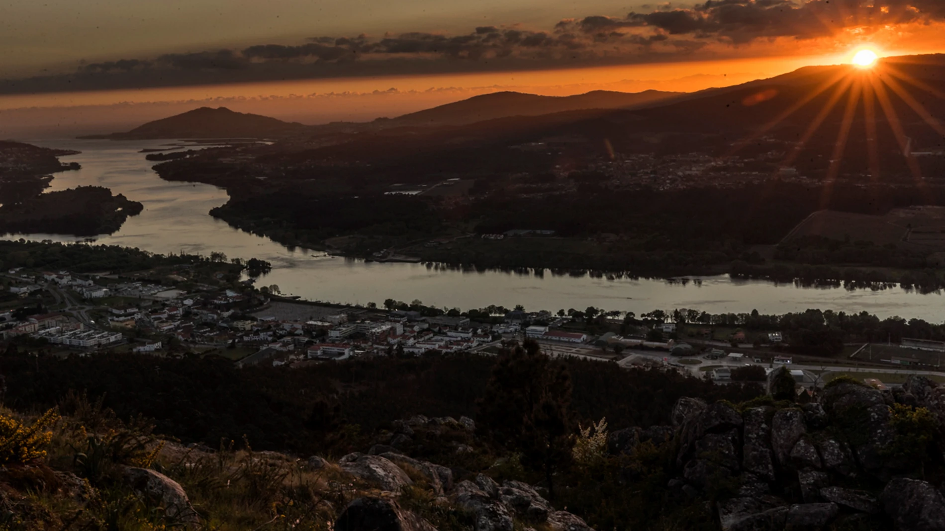 Vista de la desembocadura del río Miño Vista de la desembocadura del río Miño