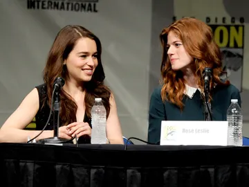 Emilia Clarke y Rose Leslie, actrices de 'Juego de Tronos' Emilia Clarke y Rose Leslie, actrices de 'Juego de Tronos'