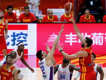 MarcGasol lanza a canasta en el partido contra Puerto Rico MarcGasol lanza a canasta en el partido contra Puerto Rico