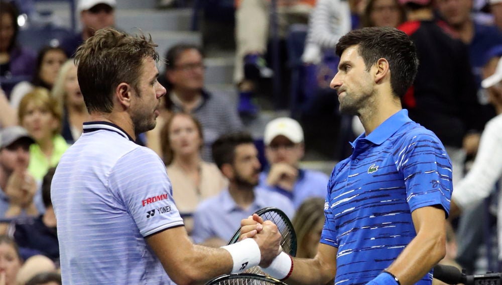 Novak Djokovic saluda a Wawrinka tras su retirada