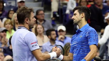 Novak Djokovic saluda a Wawrinka tras su retirada