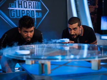 Marron sorprende en 'El Hormiguero 3.0' con un experimento basado en la levitación cuántica