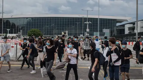 Miles de estudiantes de secundaria de Hong Kong Miles de estudiantes de secundaria de Hong Kong
