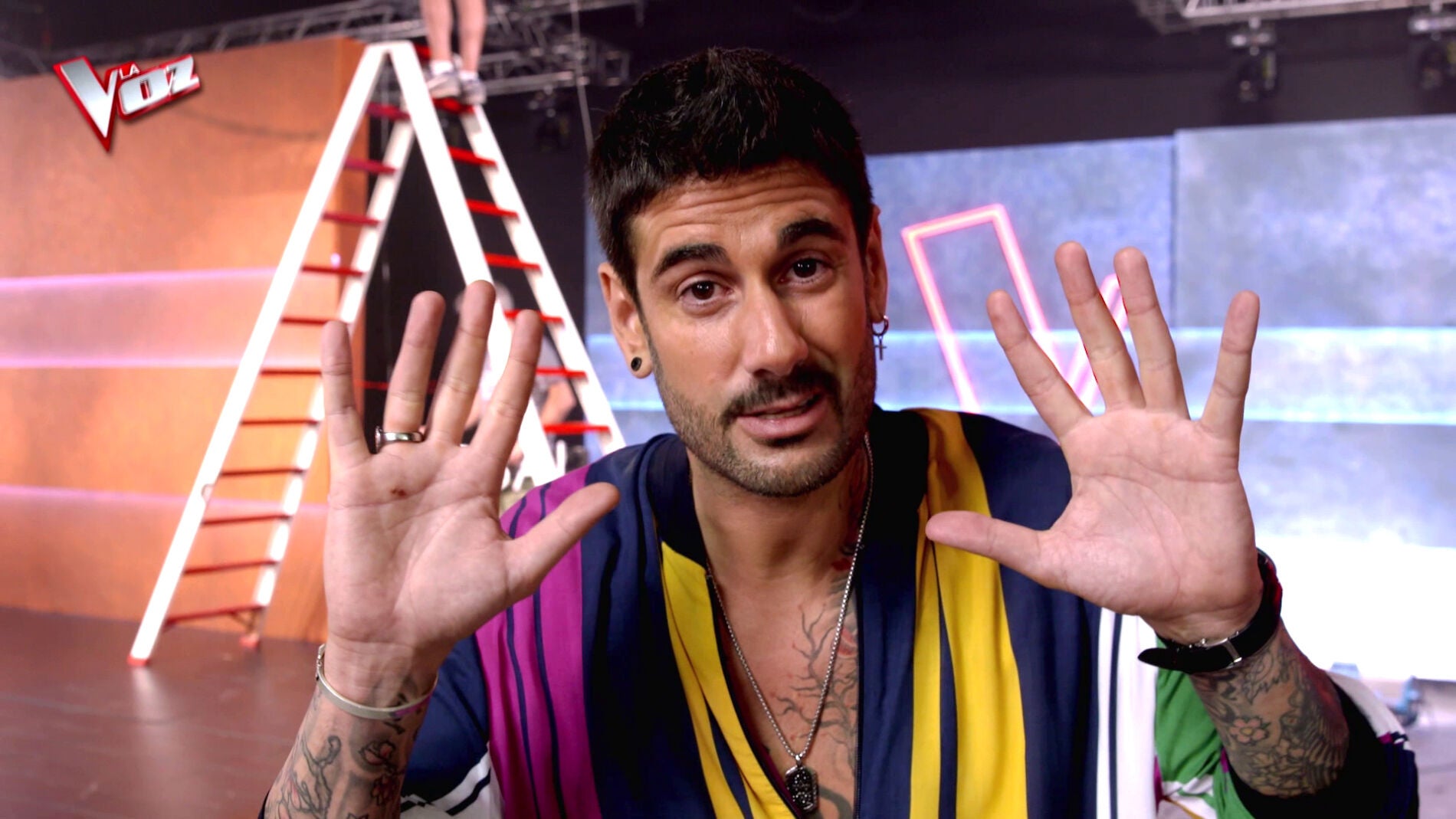 Melendi, risas y mucho baile en la grabación de la promo de ‘La Voz Kids’