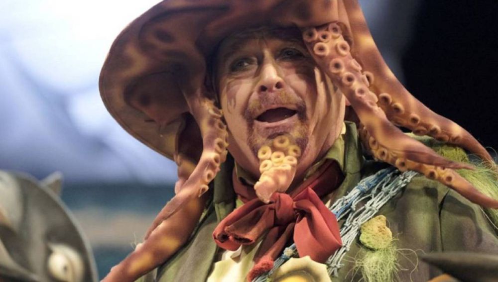 Manolo Santander, durante una actuación con la chirigota en el Carnaval de Cádiz