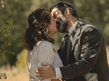 Berengario y Marina se besan en El secreto de Puente Viejo Berengario y Marina se besan en El secreto de Puente Viejo