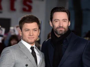 Taron Egerton y Hugh Jackman Taron Egerton y Hugh Jackman