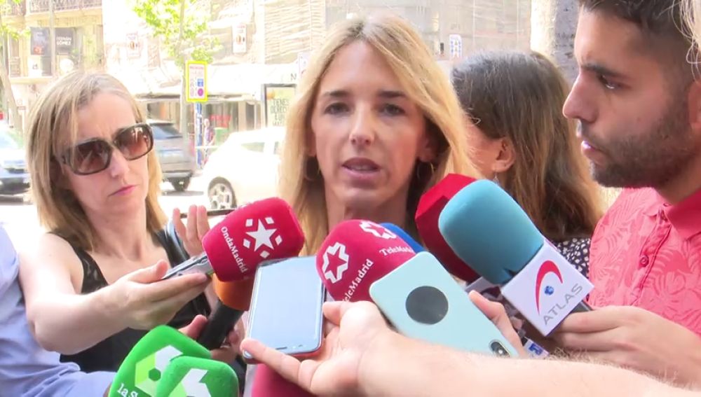 Cayetana Álvarez de Toledo critica la indefensión de Esperanza Aguirre