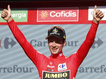 Primoz Roglic con el maillot de líder de la Vuelta Primoz Roglic con el maillot de líder de la Vuelta