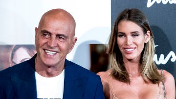 La felicidad de Kiko Matamoros junto a su joven novia Marta López La felicidad de Kiko Matamoros junto a su joven novia Marta López