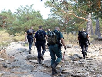 Agentes del equipo de rescate en montaña en la zona de los Siete Picos, en Cercedilla