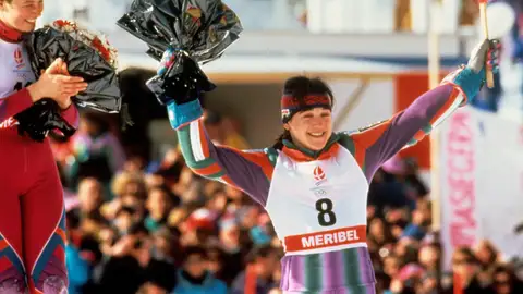 Blanca Fernández Ochoa, tras conseguir la medalla de bronce en la prueba de eslalon gigante en los Juegos Olímpicos de Invierno de Albertville (Francia). Blanca Fernández Ochoa, tras conseguir la medalla de bronce en la prueba de eslalon gigante en los Juegos Olímpicos de Invierno de Albertville (Francia).
