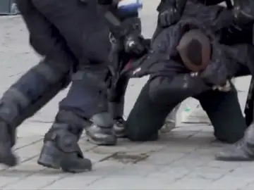 Al menos 26 detenidos en el resurgir de los 'chalecos amarillos' en Nantes Al menos 26 detenidos en el resurgir de los 'chalecos amarillos' en Nantes