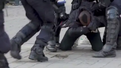 Al menos 26 detenidos en el resurgir de los 'chalecos amarillos' en Nantes Al menos 26 detenidos en el resurgir de los 'chalecos amarillos' en Nantes