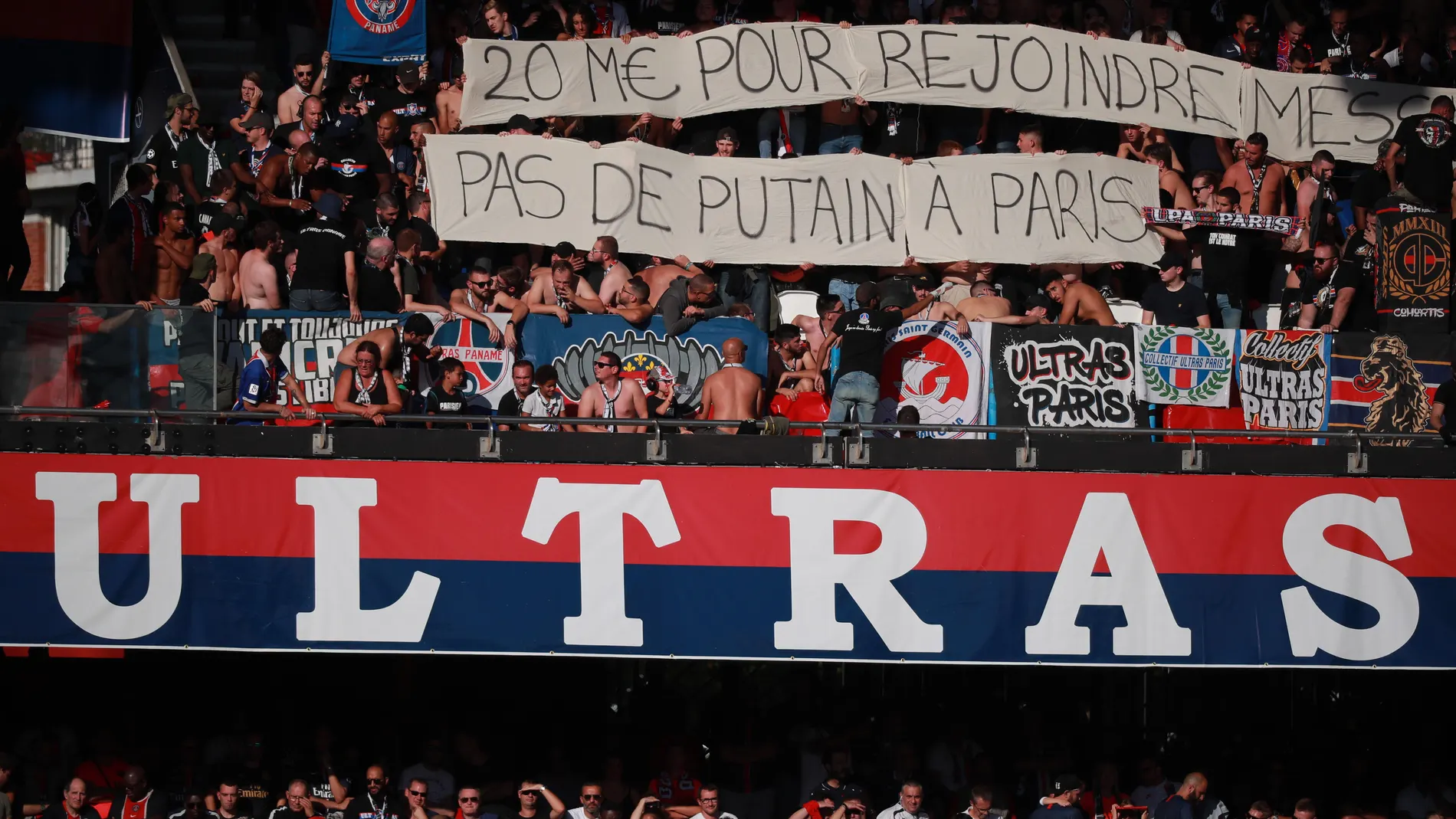 La afición del PSG contra Neymar La afición del PSG contra Neymar