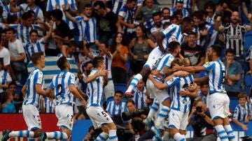 La Real Sociedad celebra el segundo gol en Anoeta 