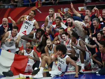 Francia celebra su tercer puesto en el Mundial de Baloncesto 2019 Francia celebra su tercer puesto en el Mundial de Baloncesto 2019