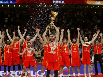 Rudy Fernández levanta el Mundial de baloncesto Rudy Fernández levanta el Mundial de baloncesto
