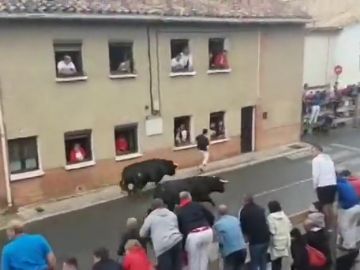 Un joven 26 años recibe dos cornadas en los encierros de Sangüesa