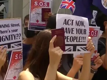 Los manifestantes de Hong Kong cantan "Dios salve a la Reina" para llamar la atención de Reino Unido Los manifestantes de Hong Kong cantan "Dios salve a la Reina" para llamar la atención de Reino Unido
