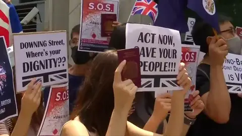Los manifestantes de Hong Kong cantan "Dios salve a la Reina" para llamar la atención de Reino Unido Los manifestantes de Hong Kong cantan "Dios salve a la Reina" para llamar la atención de Reino Unido