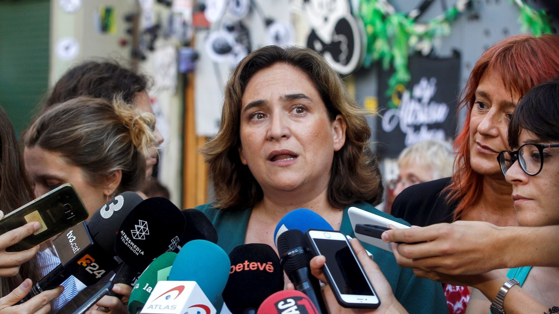 Ada Colau asume la inseguridad en Barcelona y se suma a las protestas de los vecinos