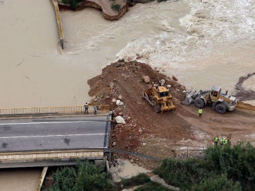 Antena 3 Noticias Fin de semana (15-09-19) Una rotura en la mota de Segura en Heradades obliga a evacuar a 200 vecinos por las inundaciones de la DANA
