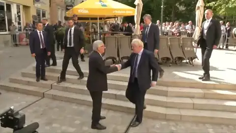 Juncker recuerda a Johnson que es su responsabilidad plantear ”soluciones” ante la inminente fecha del ‘brexit’ Juncker recuerda a Johnson que es su responsabilidad plantear ”soluciones” ante la inminente fecha del ‘brexit’