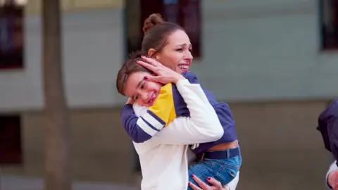 Eva González llora de emoción al sorprender a Daniel García antes de las Audiciones a ciegas Eva González llora de emoción al sorprender a Daniel García antes de las Audiciones a ciegas