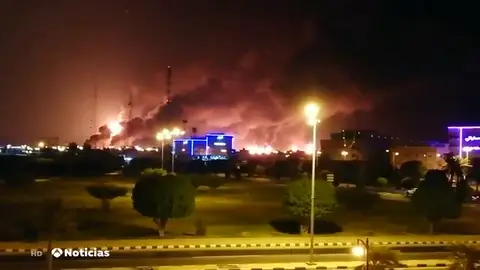 El precio del petróleo se dispara más de un 10% tras el ataque a la refinería en Arabia Saudí El precio del petróleo se dispara más de un 10% tras el ataque a la refinería en Arabia Saudí