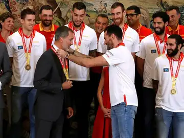 Los reyes reciben en audiencia a la selección española de baloncesto Los reyes reciben en audiencia a la selección española de baloncesto