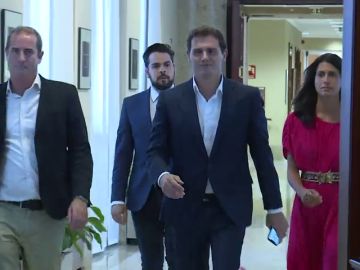 Rivera y Casado se reúnen esta tarde en privado para analizar una eventual abstención que haga presidente a Sánchez